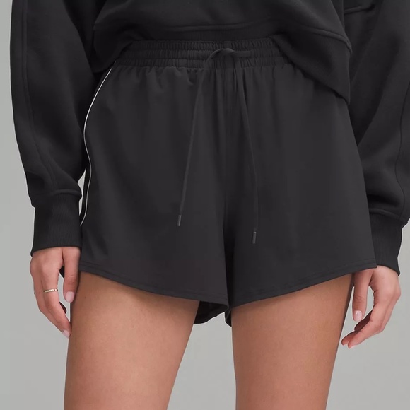Lululemon | Court Rival High-Rise Short 3" | Black/White | Size 8 - Picture 1 of 6
